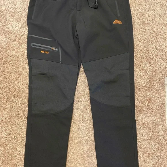 🛑SOLD🛑SOLD🛑WEI TEK TACTICAL/SKI Durable Black Cargo Pants w/Adjustable Waistband - Picture 4 of 15